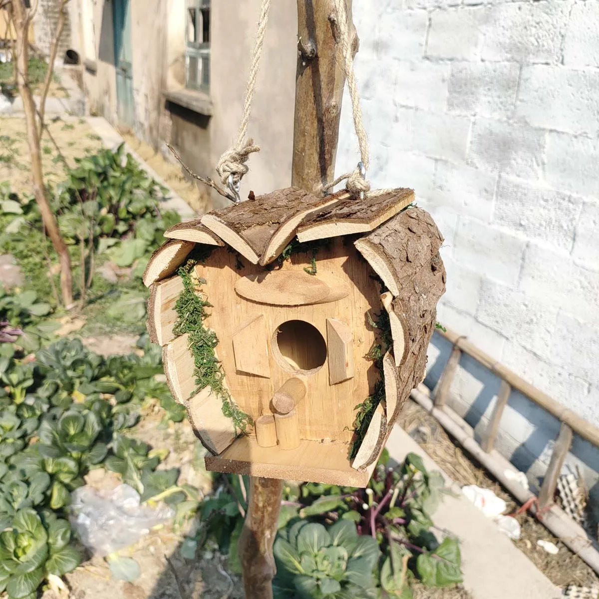 Wooden Bird\'s Nest Outdoor Hanging Heart-Shaped Bird\'s Nest House with Pole Small Birdcage House Budgie Bird House 1 Piece