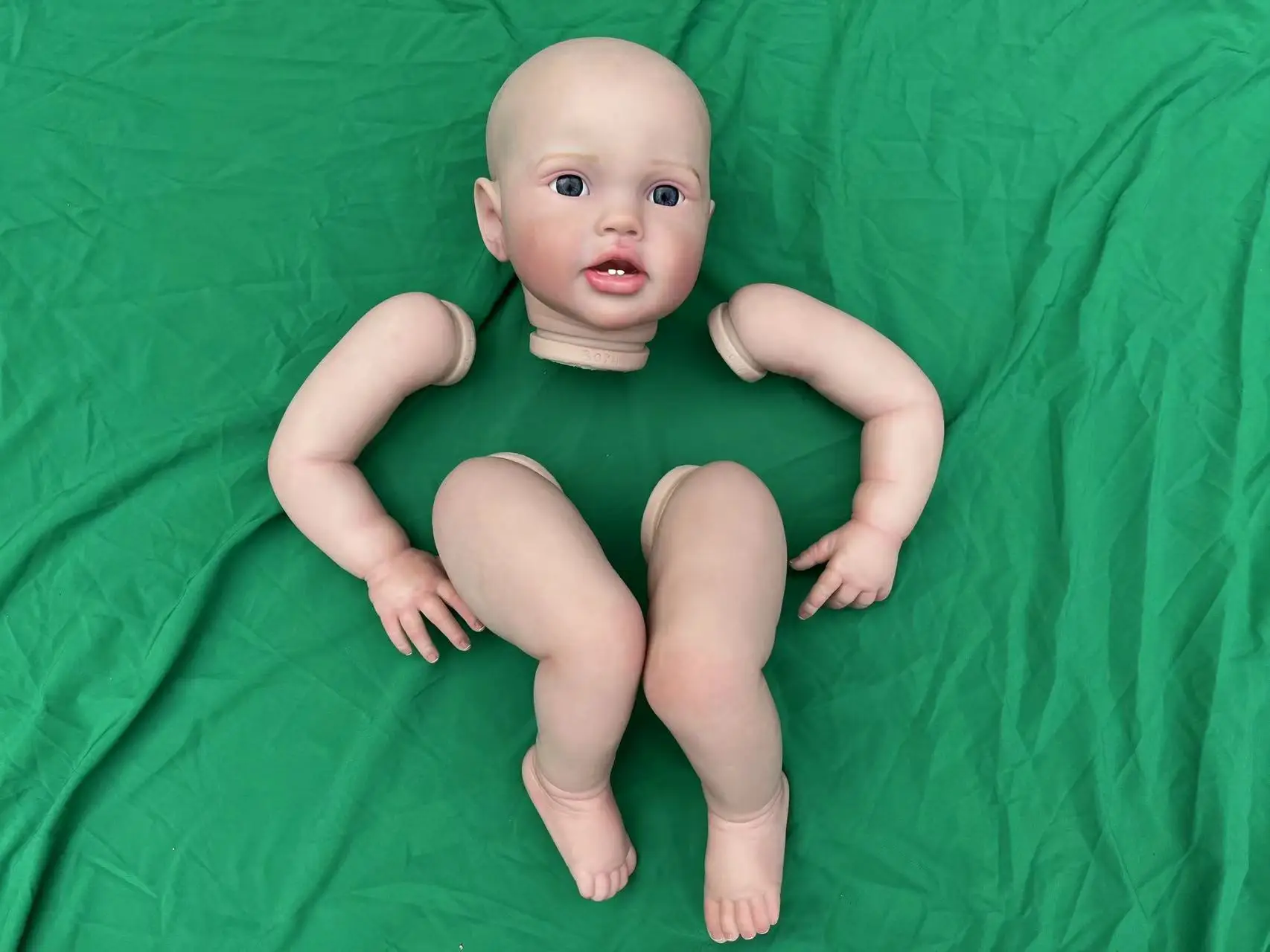 FBBD 24inch Reborn Baby Doll Lottie 3D Skin With One Special Cloth Body Painted Kits DIY Part Christmas Gift