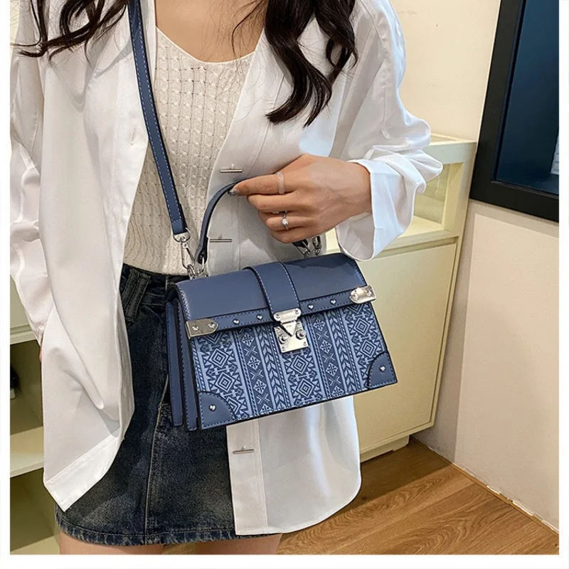 

Women's fashion crossbody small square bag simple and versatile shoulder bag leather women's handbag
