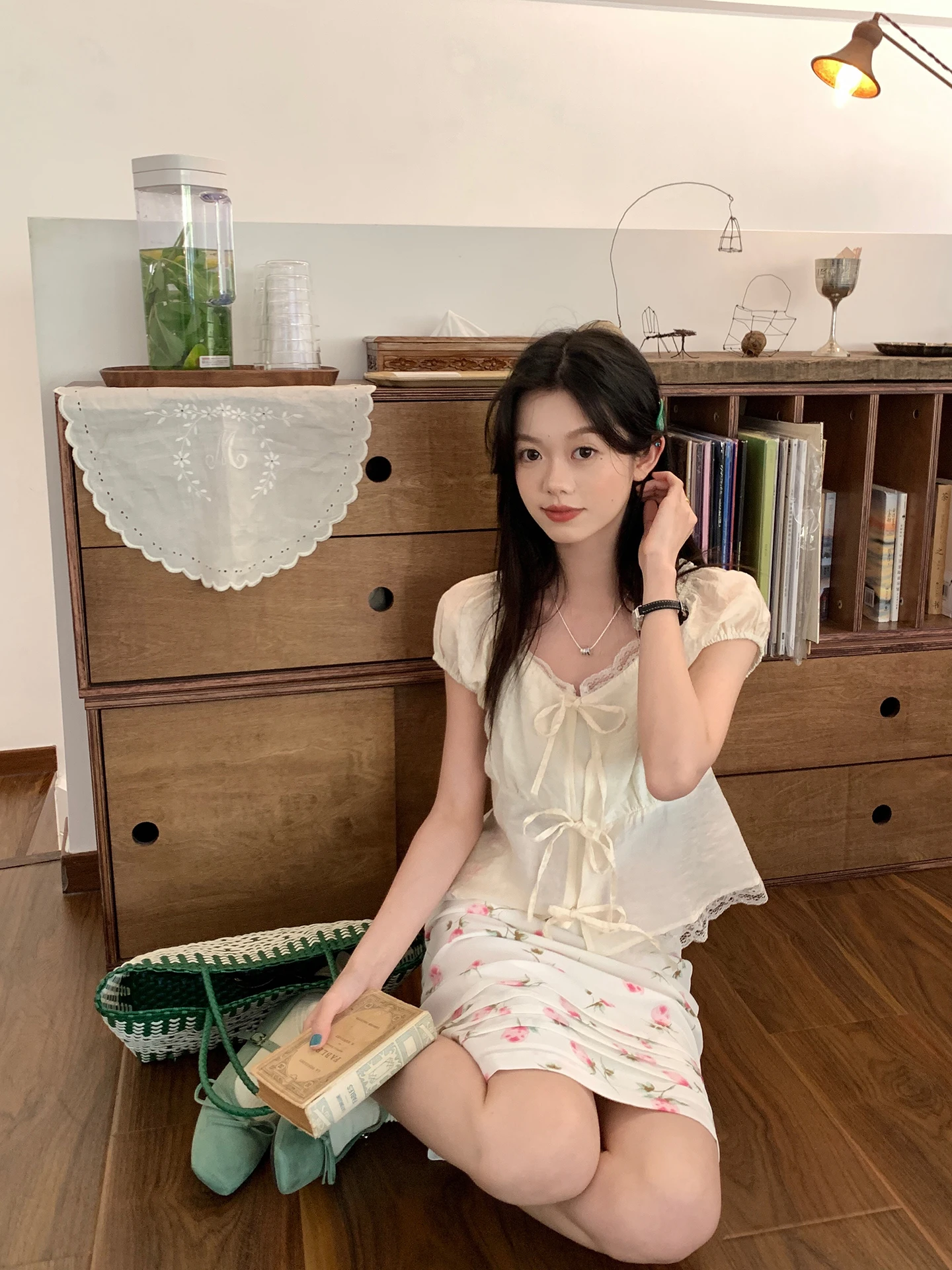 

Slimming Effect Thin Tie Shirt Women's Sweet Bubble Sleeve Fashionable Top Cheesecake Rabbit Summer New Style round Neck Shor...