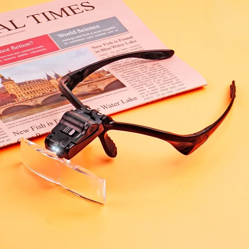 Head-mounted magnifying glass high definition beauty repair with lamp 3.5 times