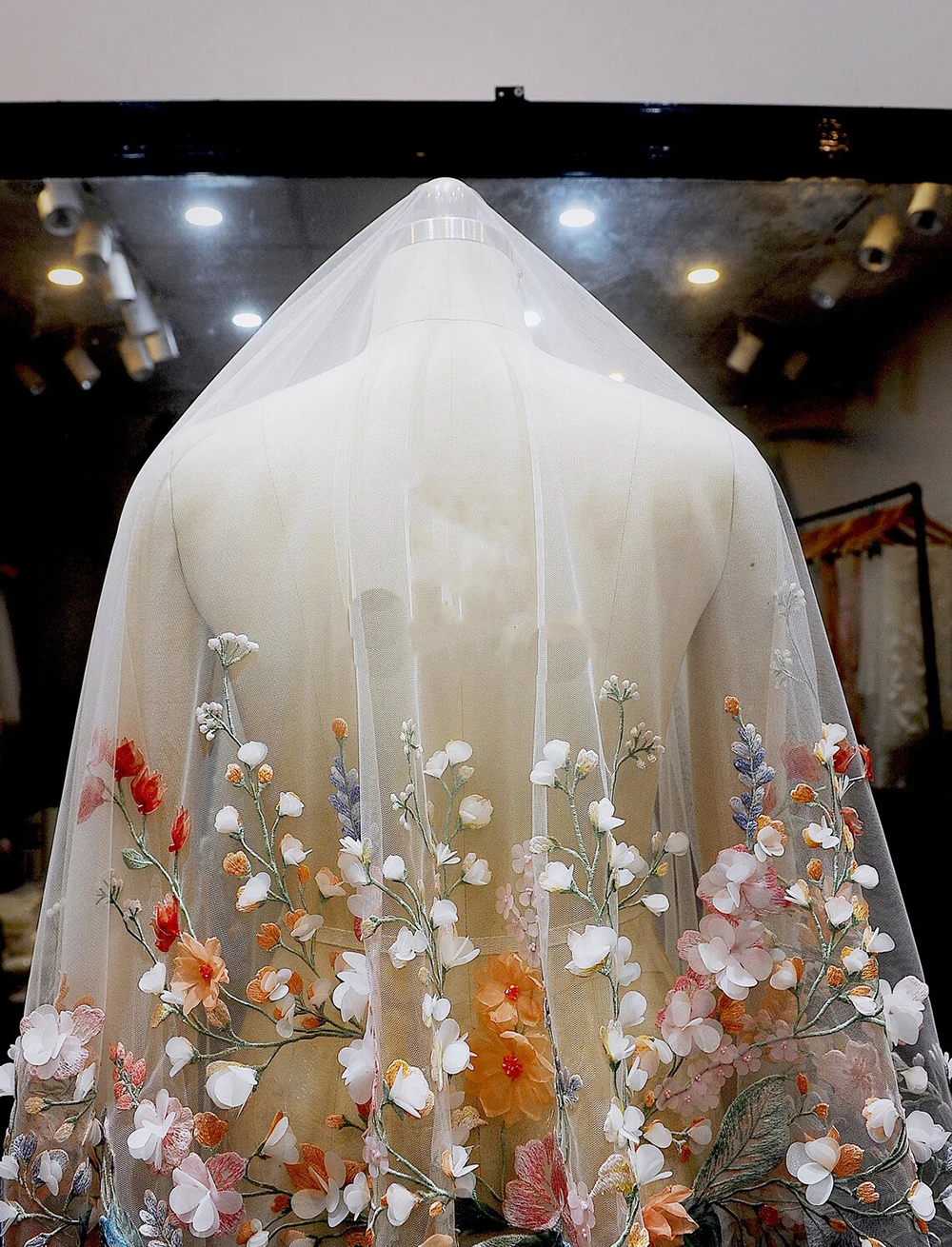 Veli da sposa Applicazioni colorate Velo da sposa lungo Mariage con pettine Accessori da sposa a uno strato realizzati su misura