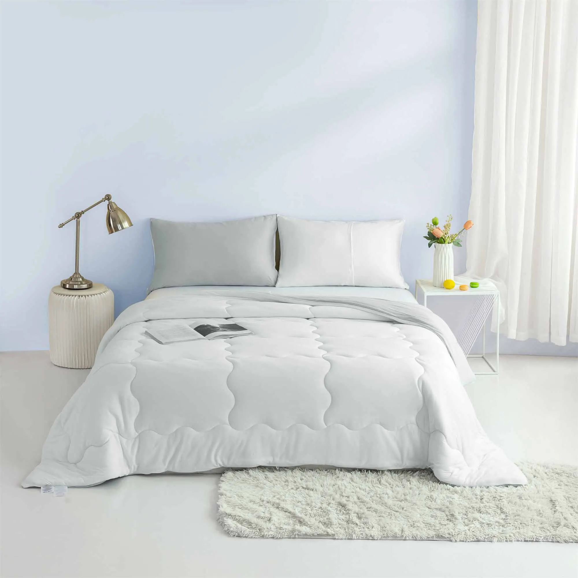 

Light Grey and White Dual-Sided Reversible bedding comforter sets,The 172*234cm is 68inch*92 inch fitted for Twin Size Bed.