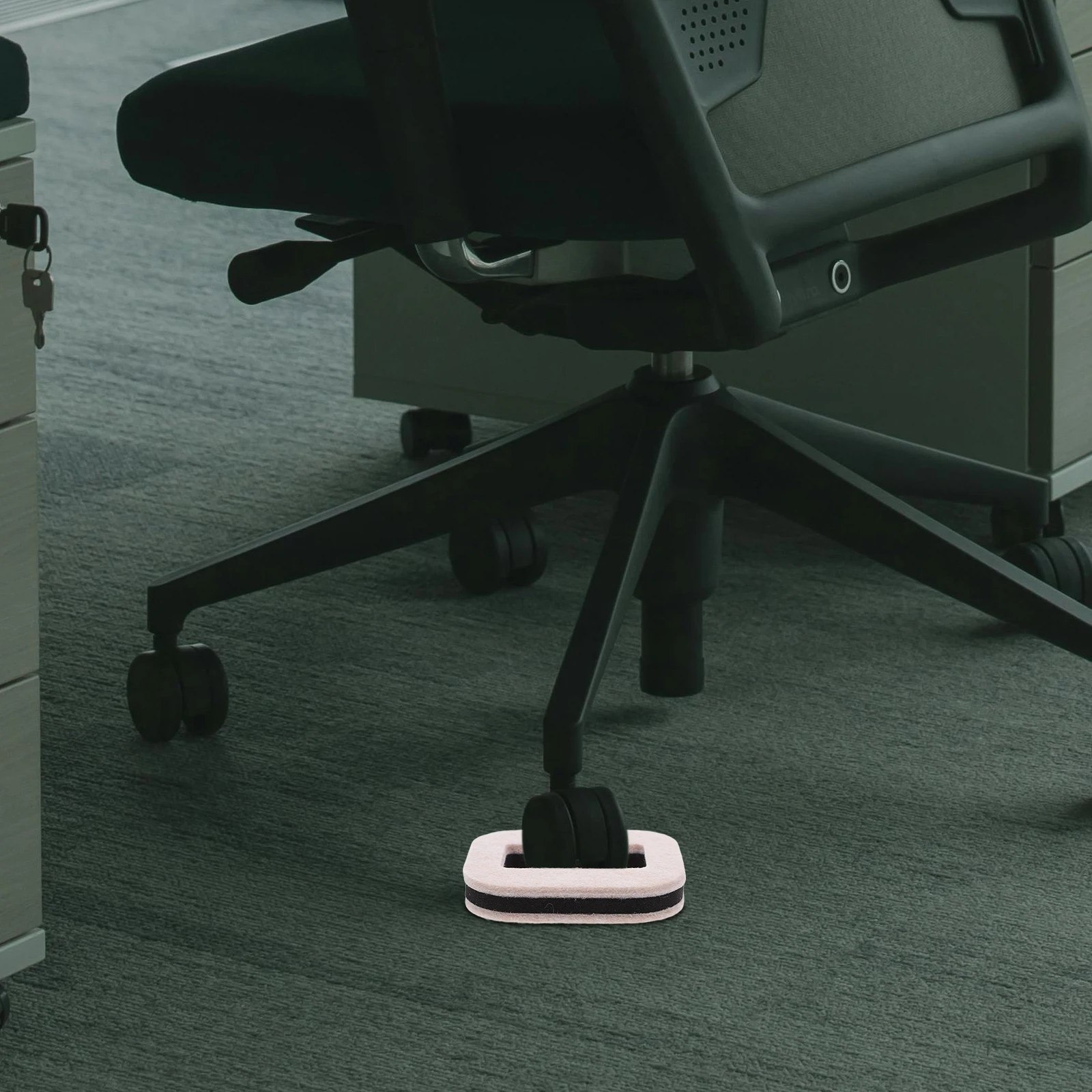

4 Pcs Anti-slip Card Pad Sturdy Felt Chair Wheel Cover Furniture Caster Cups Protector Rubber Coaster Washing for Hardwood
