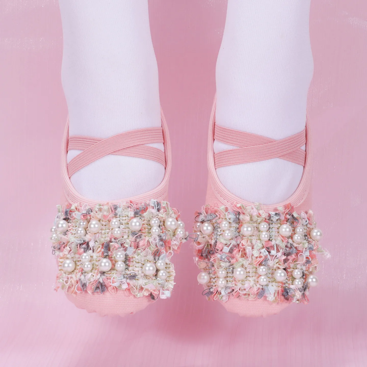 أحذية رقص لطيفة للأطفال من الدانتيل واللؤلؤ أحذية رقص نعل ناعم مريح للتنفس للكبار أحذية باليه جميلة