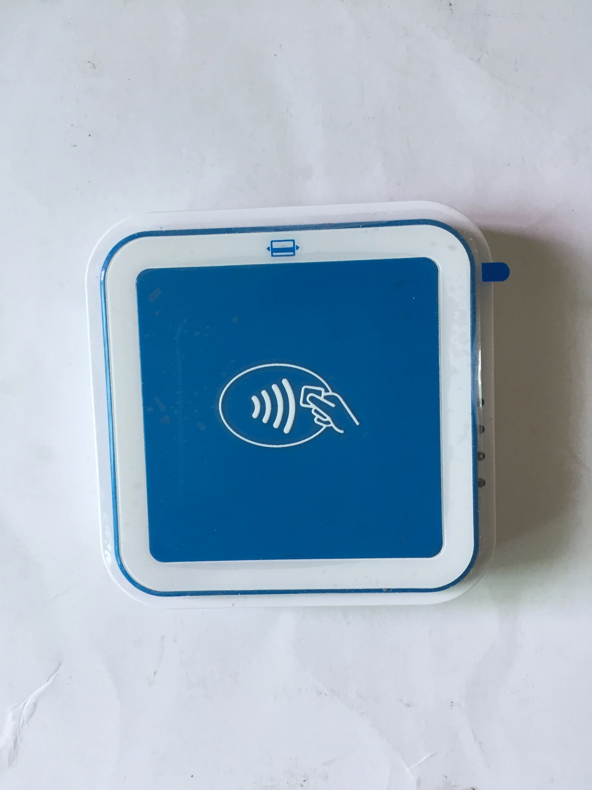 Mini Wireless Mobile Credit  Card Reader  MSR EMV NFC with Bluetooth  for Smart Phone Supporting Android & iOS