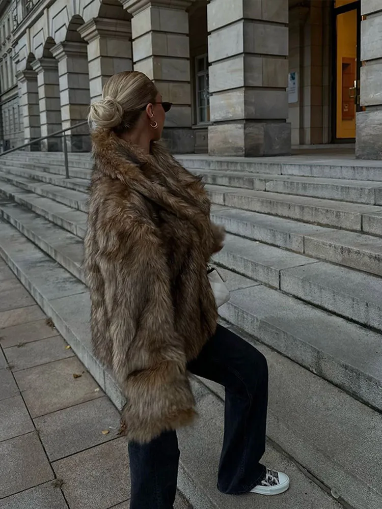 2025 Winter Frauen Faux Pelzmantel Mode Lange Hülse Lose Jacke Casual Oberbekleidung Chic V-ausschnitt Langarm Täglichen Straße Warme Mantel