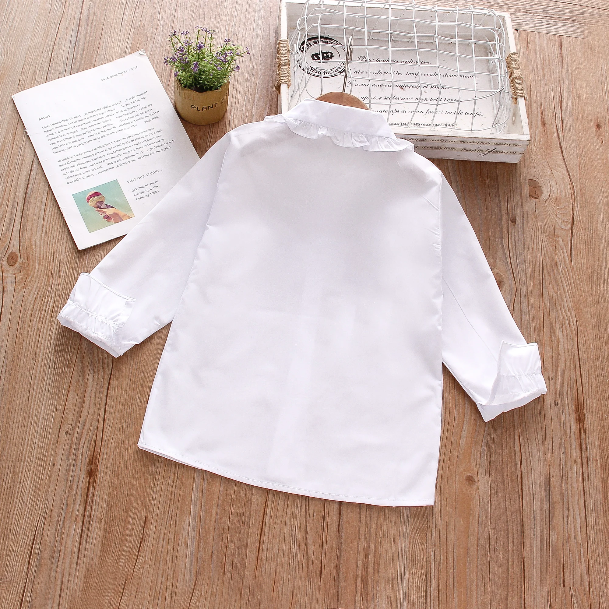 Spring and Autumn New Girls\' Shirt Long Sleeve Turn Over Face Lace Fold Buttons Pure White Long Sleeve Blouse Girl Baby