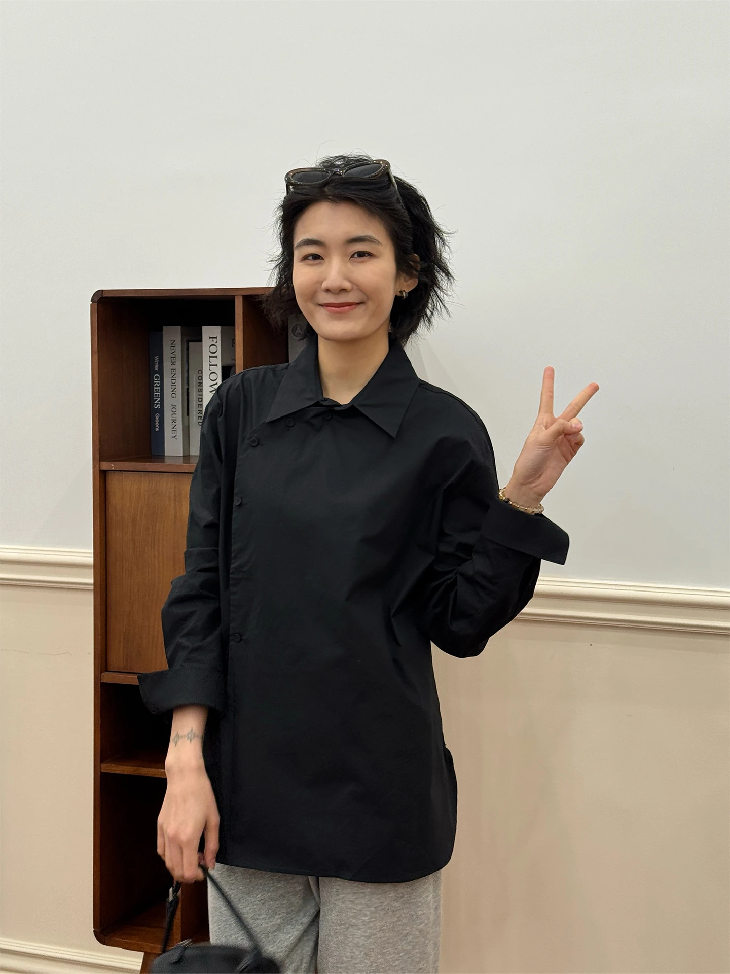 

Langqing Bla Pure Cotton Long Sve irt Women's Spring New Sle Slant Button Flip Collar Loose Top Quali Simple Design