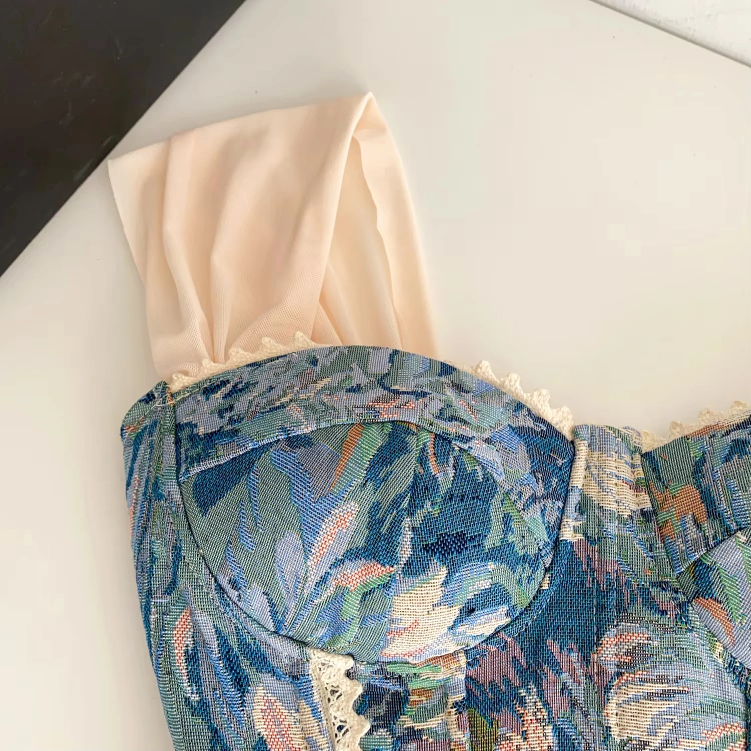 Damen Vintage Blumen-Korsett-Bustier-Top mit abnehmbaren Netzärmeln, Spitzenbesatz und Rückenband, Y2K Party Damen Crop Tops – Detail 5