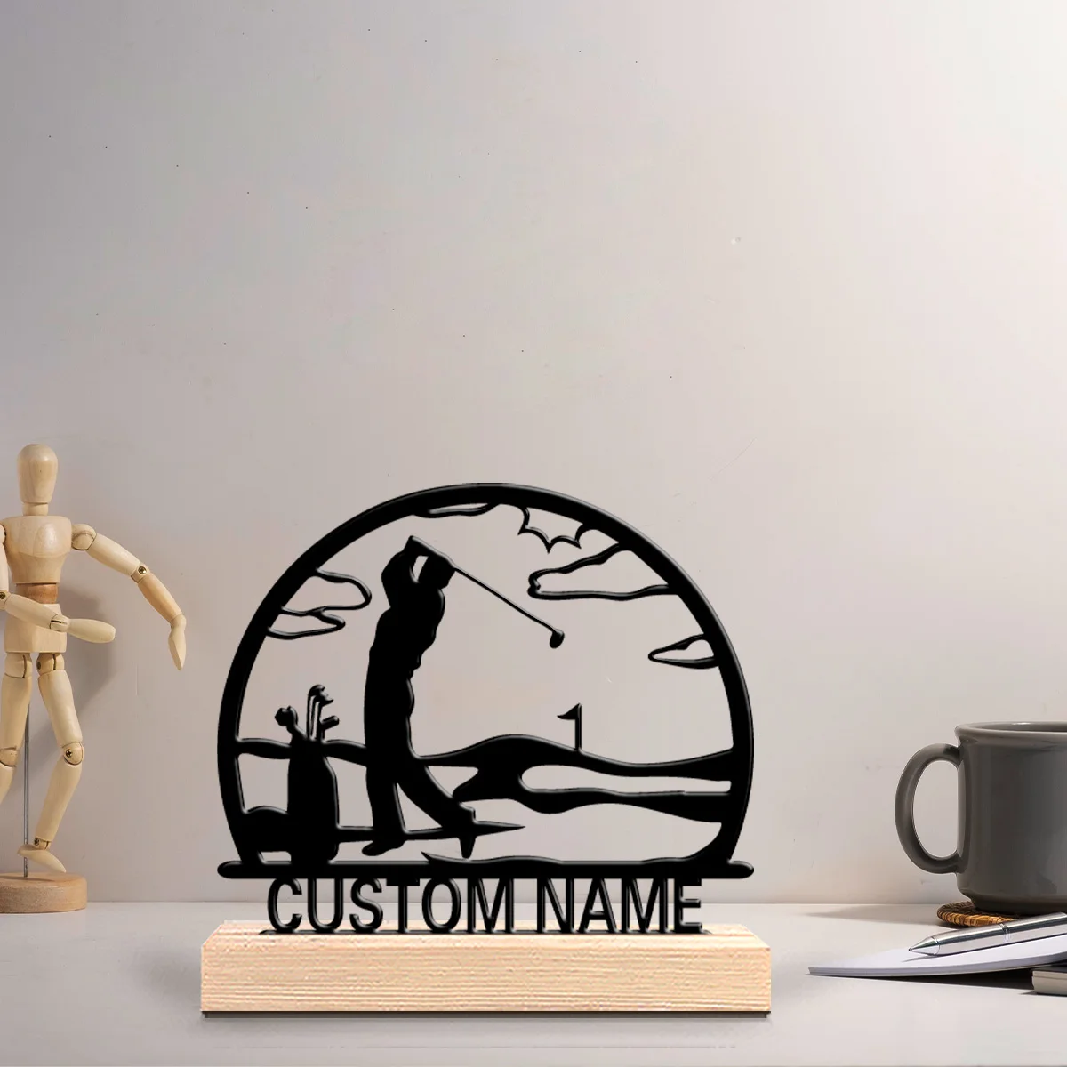1 Stück modische, personalisierte Golf-Metallstatuen, Metallkunst mit Holzsockel, perfekt für Schlafzimmer, Gedenkgeschenke, Geburt