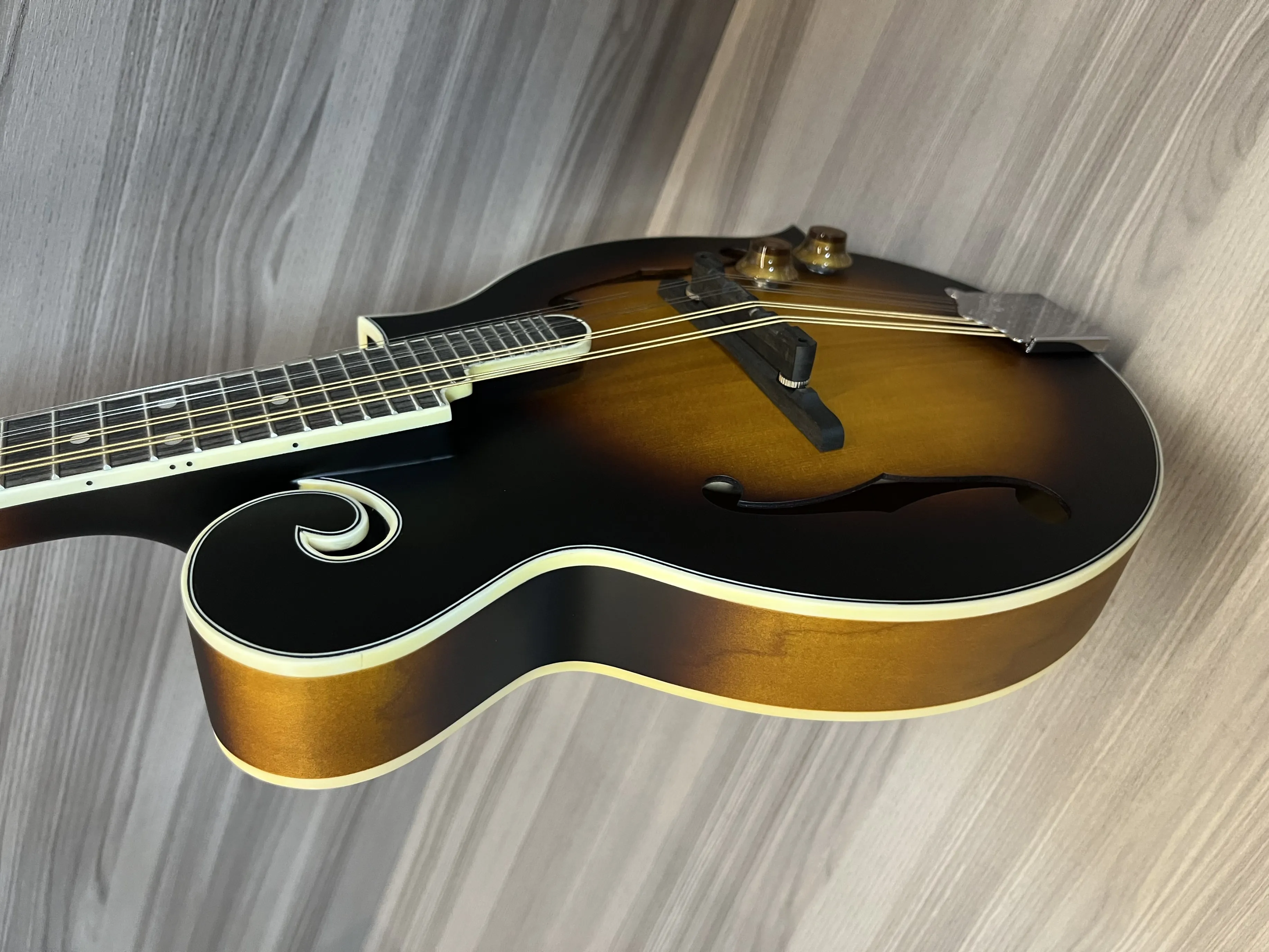 

KMF110E Factory direct F type sunset electroacoustic Mandolin, 8-string