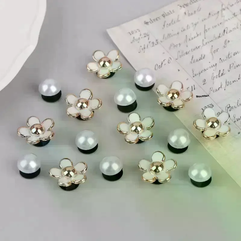 /HTF/Fashion Shoe Charms Set Accessories Hole Shoe Buckle Summer Cute Pearl Daisies 3D Shoes Decorations 16PCS