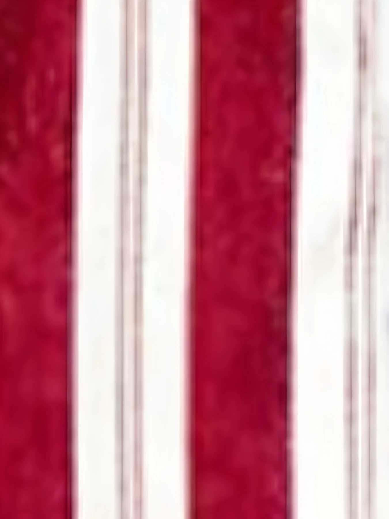 Przez Bliski Wschód w ciągu jednej sekundy! Garnitur z okrągłym dekoltem odblokowuje tajemniczy egzotyczny wygląd