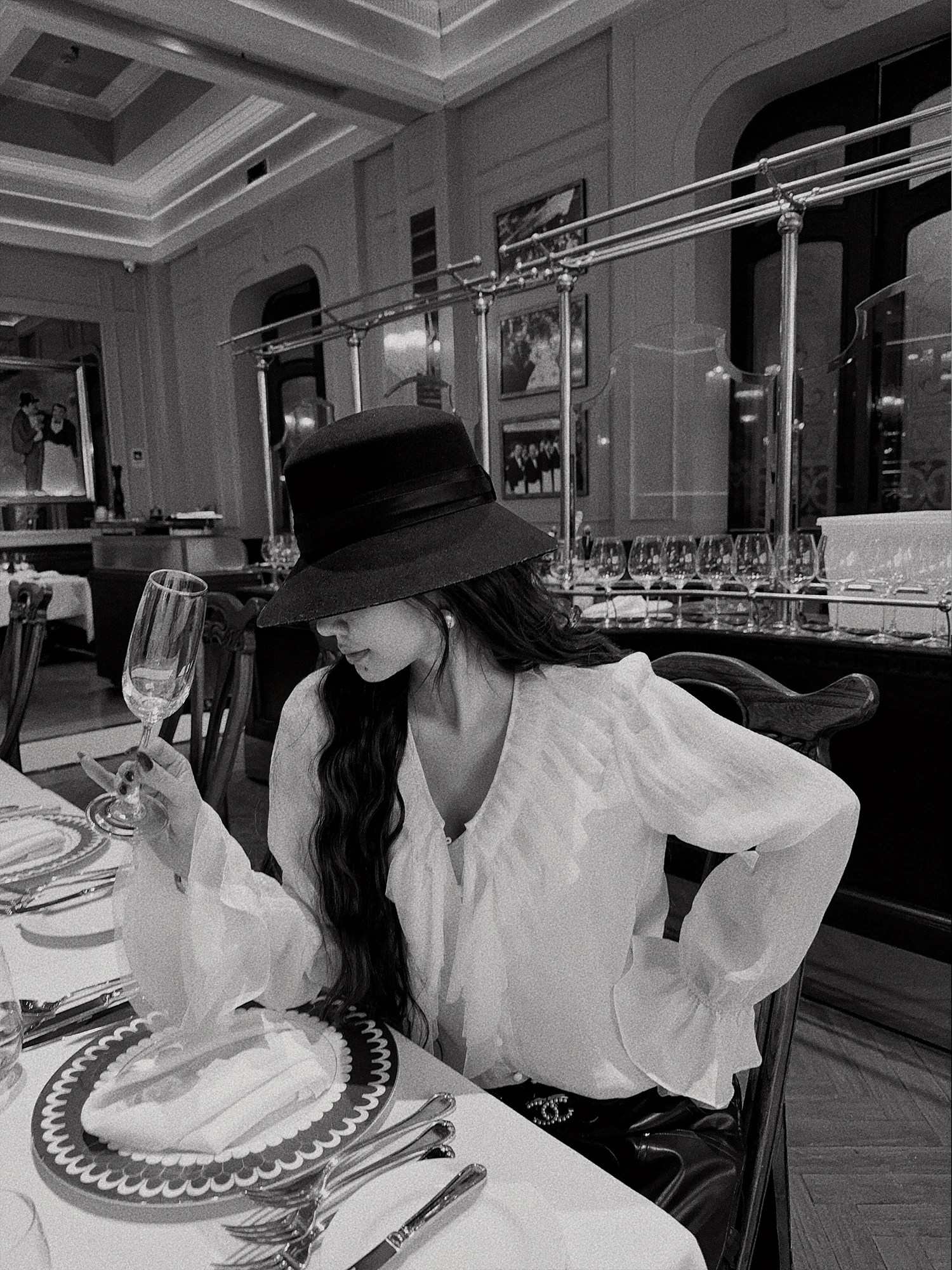 

Женская модная блузка Ele V-Neck белого цвета, новинка 2025 года, с эффектом похудения, с рукавами-колокол, с цветочным принтом, во французском стиле, прямого кроя