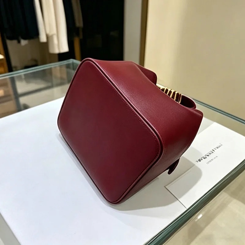 2026 New Light Luxury Drawstring Bucket Bag Trendy Gold Letter Handheld Crossbody Bucket Bag for Women Mini Shoulder Bag view 6