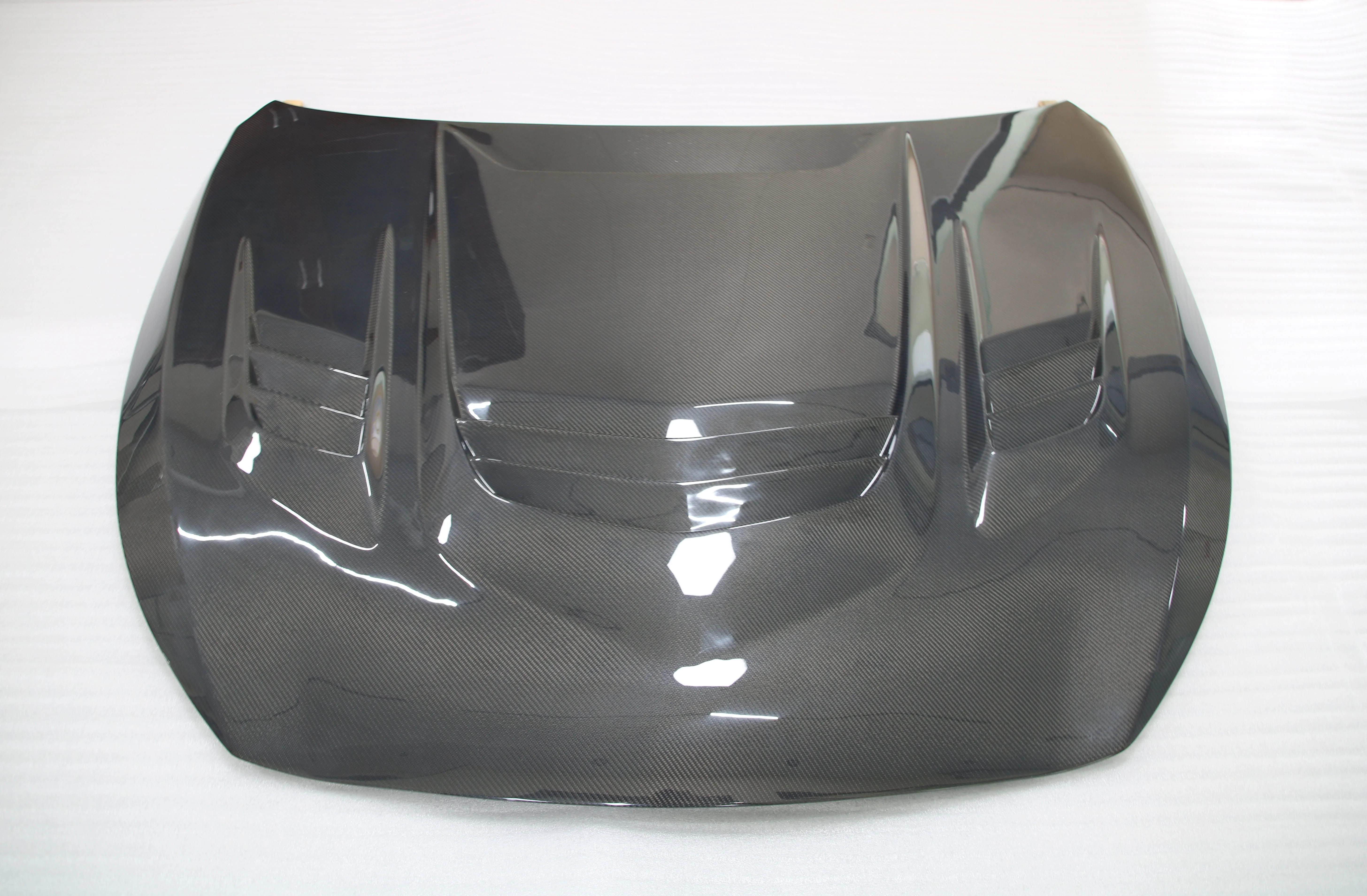 ฝากระโปรงหน้าคาร์บอนไฟเบอร์แบบเปียก คุณภาพสูง ทรง V สำหรับ Infiniti Q50