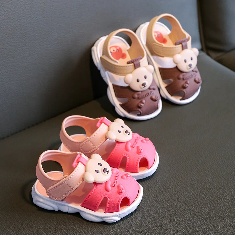 2024 scarpe per bambini primaverili simpatico cartone animato orso sandalo con suola morbida moda versatile scarpe antiscivolo scarpe casual per bambini estivi per bambini