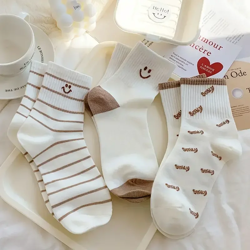 5 Pairs Cute Smiling Face Pattern Socks, Comfortable And Soft Mid Calf Sports Socks For Women In Every Day