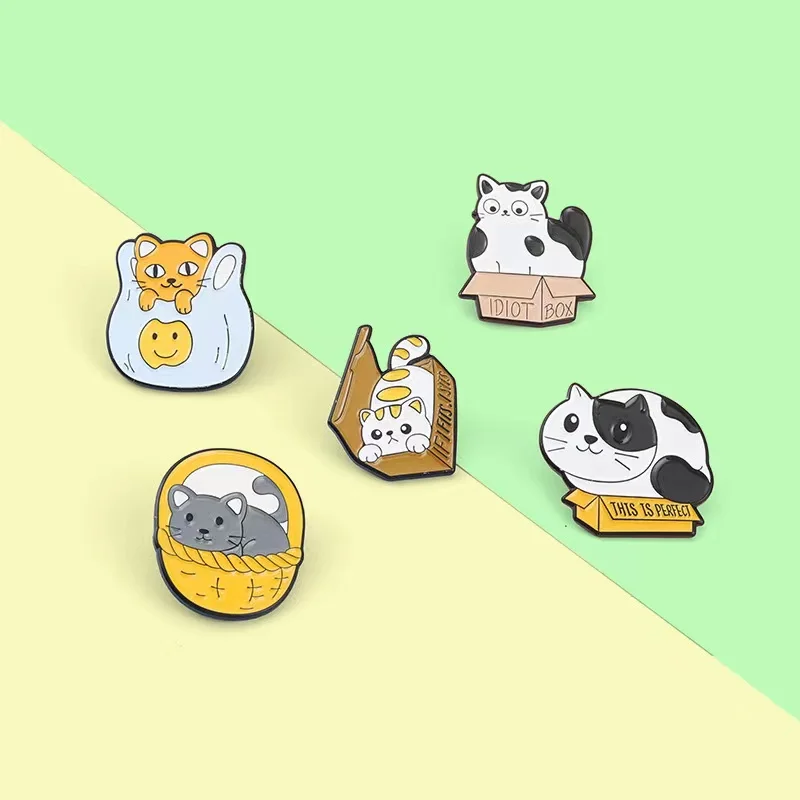 Kawii Cats in Bags Enamel Pins Custom Gray Orange Brooches Lovely Backpack Gifts for People Who Love Katties Jewelry Wholesal