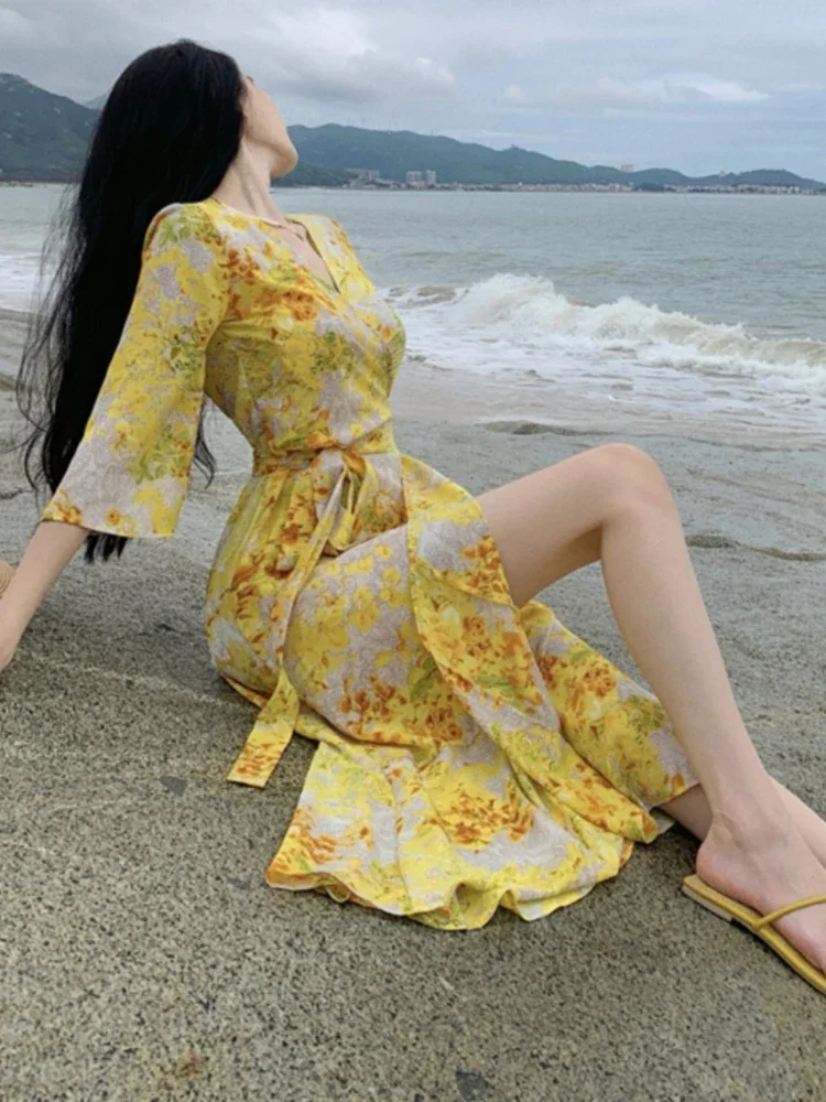 Sexy midi vestido feminino bodycone verão férias francês temperamento senhora com decote em v elegante vintage cintura alta ins bandagem impressão na moda fenda