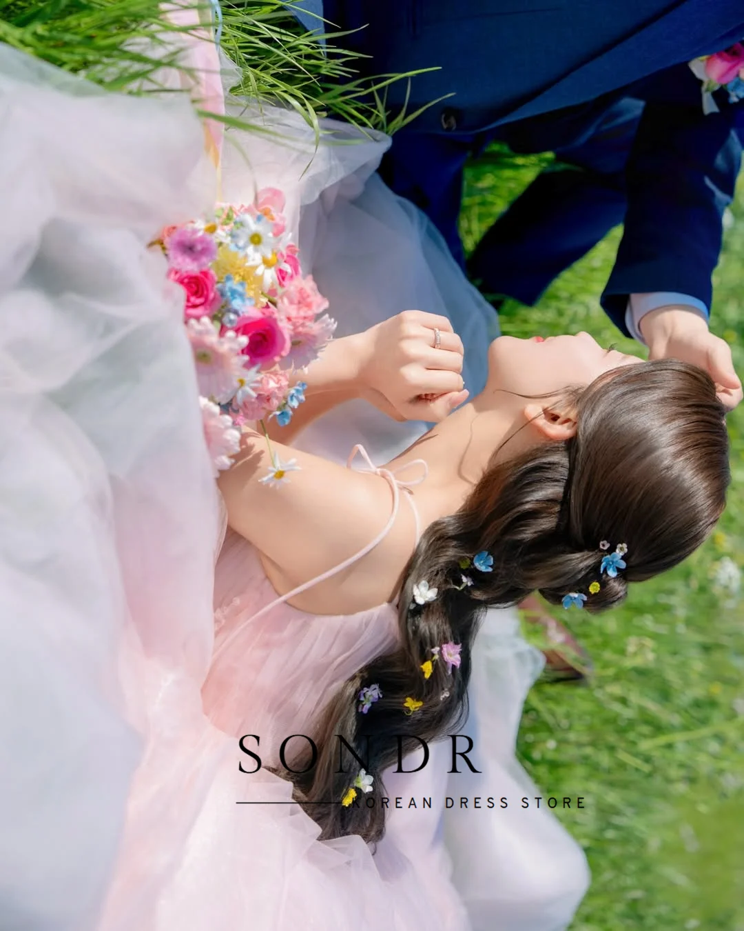 ชุดแต่งงานสีชมพูอ่อนแบบผ้าทูลล์นุ่มสไตล์เกาหลี ยี่ห้อ Sondr สำหรับถ่ายภาพ พร้อมระบายจีบ สายเดี่ยว สำหรับงานปาร์ตี้ งานราตรี งานพรอม