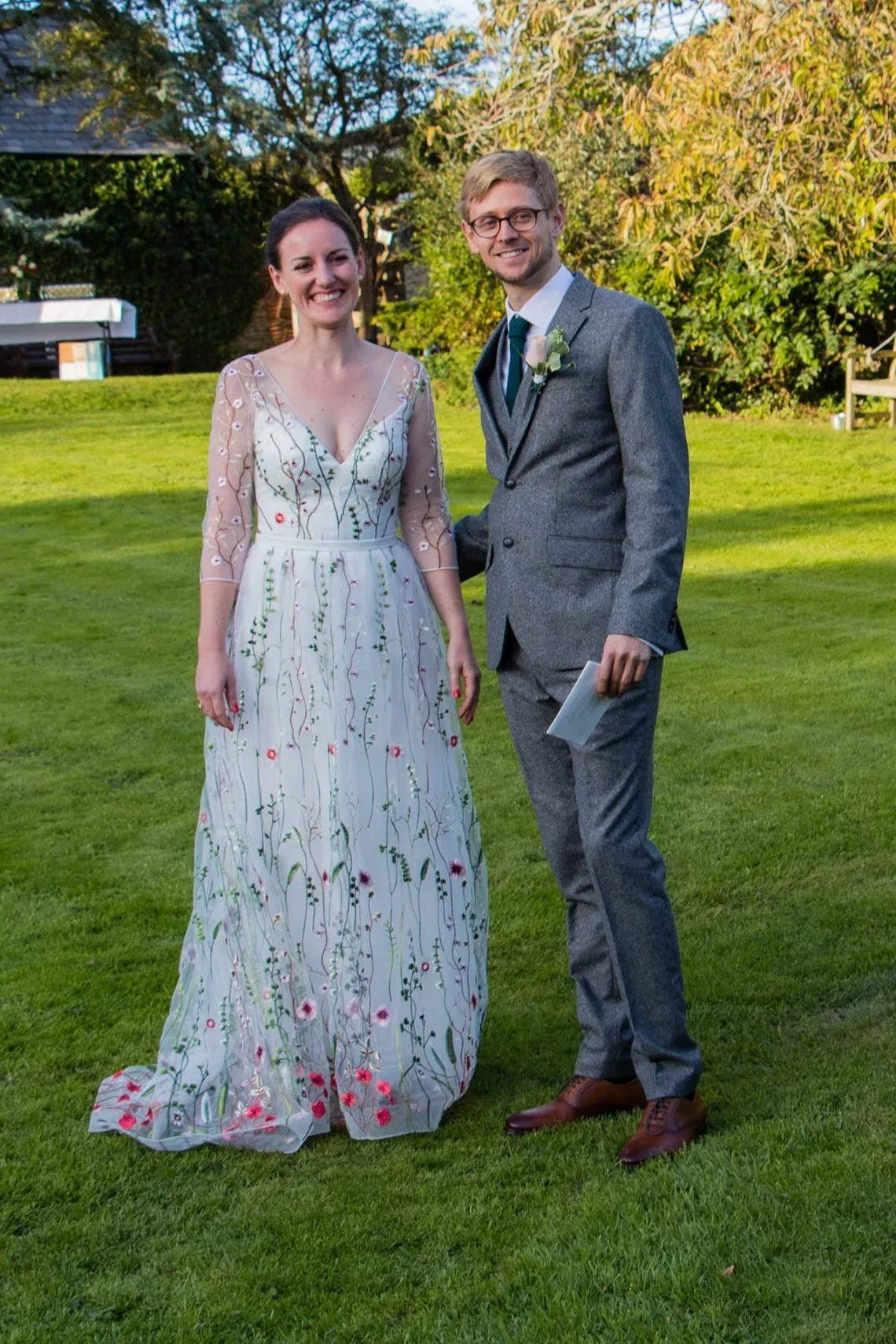 Brautkleider mit Blumenstickerei, buntes A-Linien-Boho-Brautkleid in Weiß, lange Ärmel, herzförmiger Ausschnitt, individuelle Brautmode