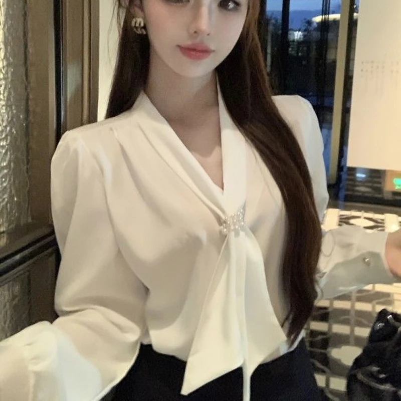 

Белая офисная блузка с V-образным вырезом, универсальная, весенняя, с длинным рукавом, однотонная, молодежная, элегантная, модная женская одежда