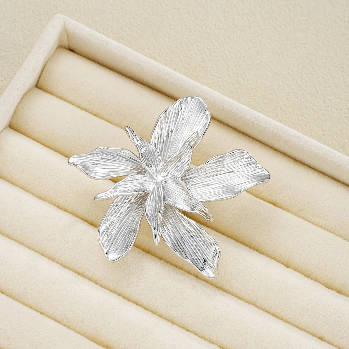 Fashion Exaggerated Flower Wide Ring For Women Elegant Vintage Design Chunky Metal Open Rings Holiday Daily Wear Jewelry Gifts
