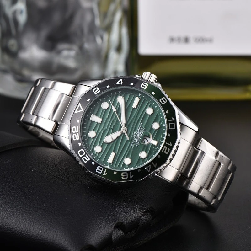 ​ ​ 2025 ساعة رجالية متعددة الوظائف سيليكون باند سبيكة حافظة كوارتز حركة مقاومة للماء رياضية كاجوال مضيئة التقويم