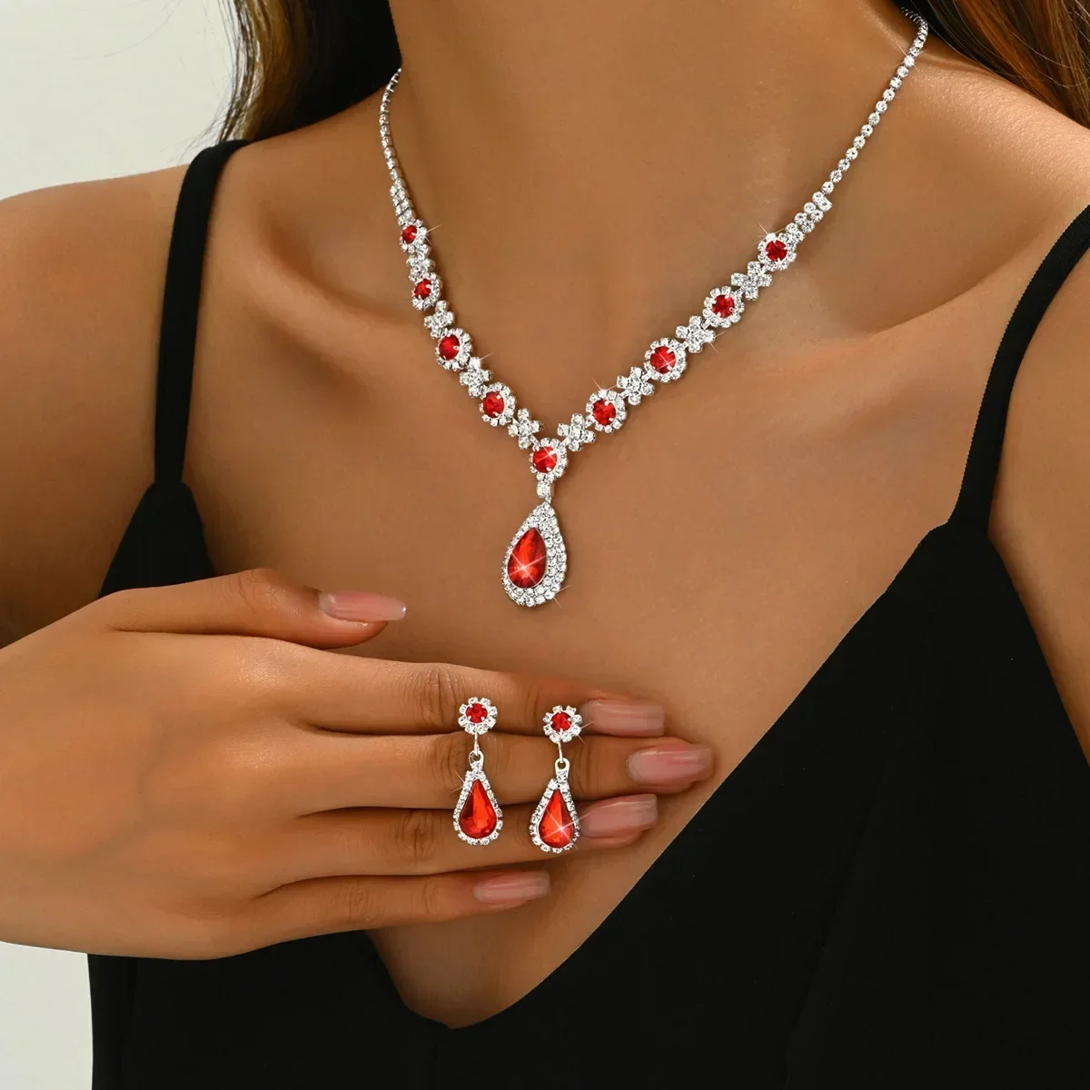 3 pieces of Luxury Rhinestone Jewelry Set Women\'s Fashion droplet Necklace Dangle Earrings Bridal Weddings Banquet Jewelry
