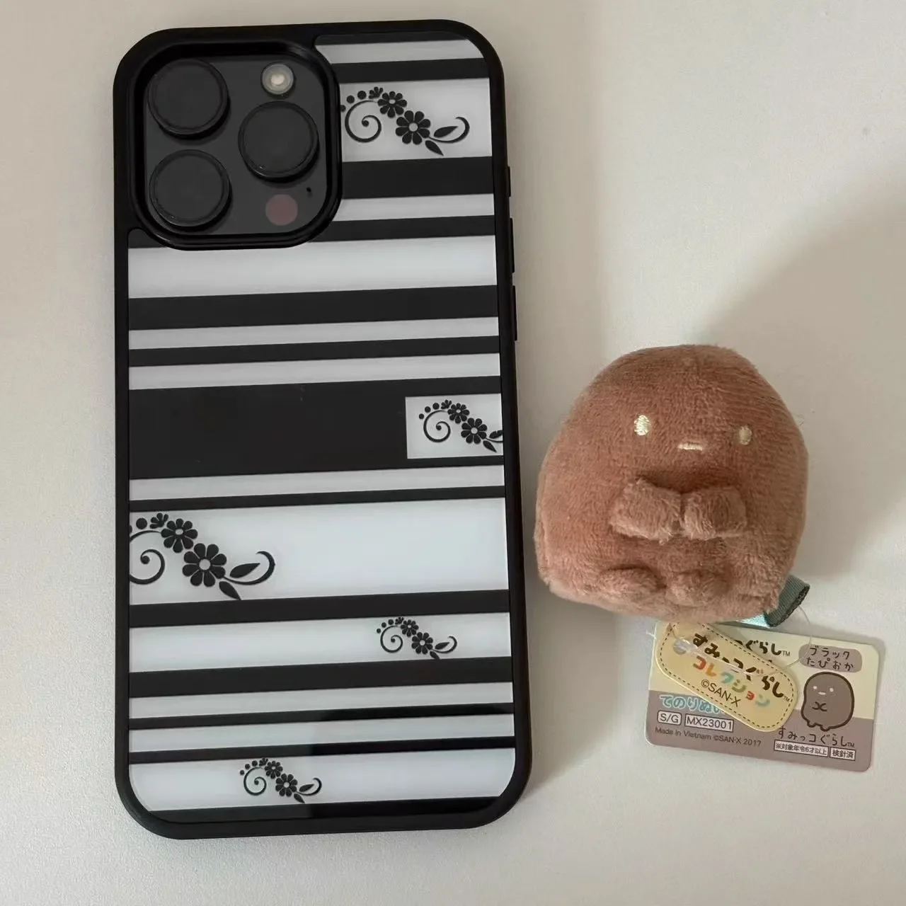Korean Ins Premium Black and White Striped Flower Phone Case For iPhone 17 16 15 14 13 12 11 Pro XR XS X Max 7 8 Plus Y2K Cover