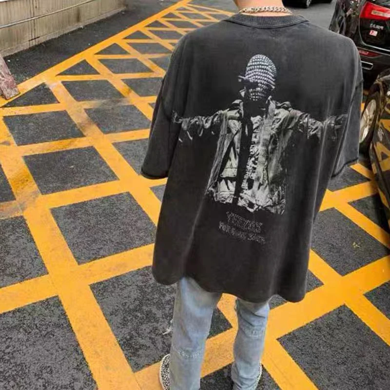 

Винтажная футболка Kanye West YE в стиле ретро с отложным воротником, свободный крой, молодежный тренд 2023, весна