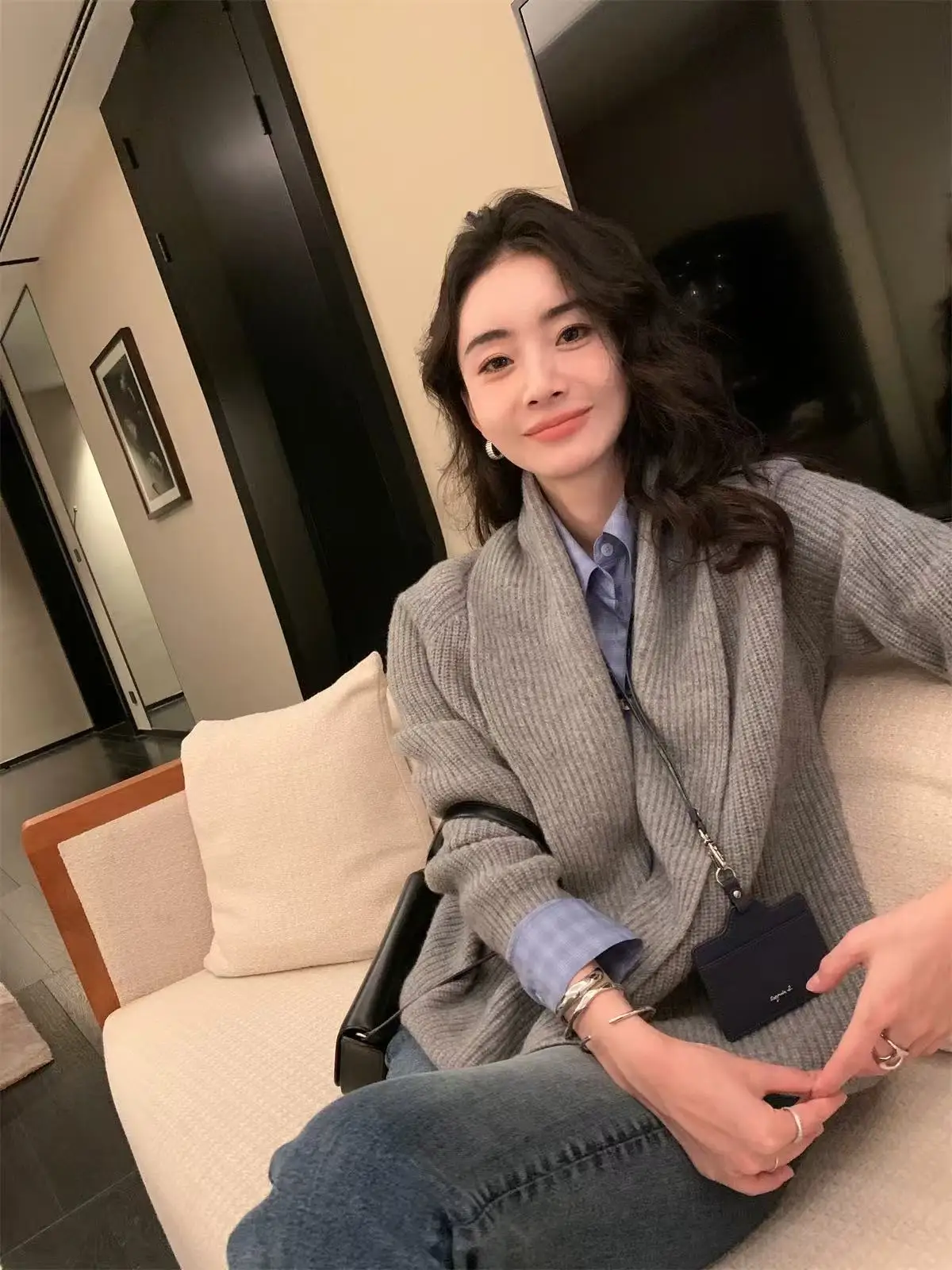 

Autumn and winter new 100% pure cashmere knit cardigan women's suit lapel loose lazy wind sweater temperament coat.