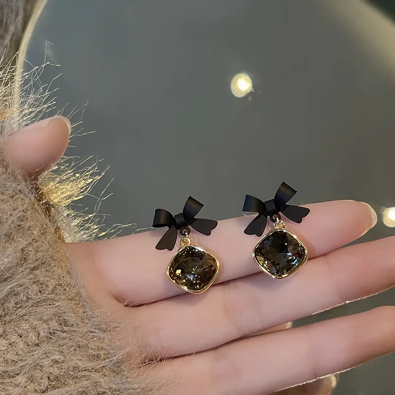 Fashion Black Bow Crystal Square Pendant Stud Earrings for Women Elegant Temperament Ladies Party Birthday Gifts High Jewelry