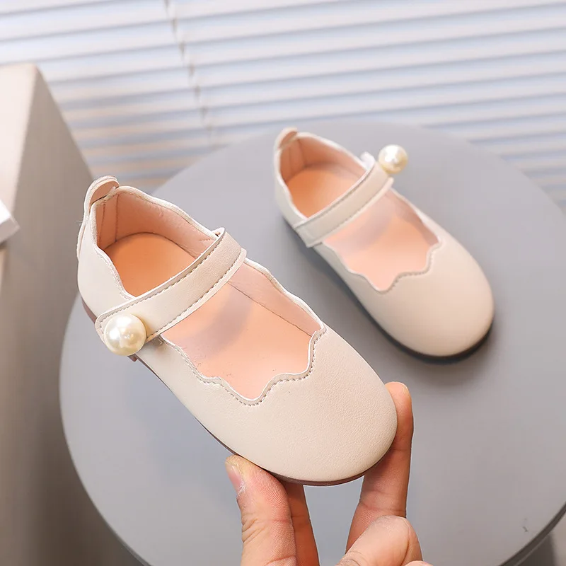 Girls Leather Shoes Soft 2023 New Versatile Soft Children Casual Shoes Big Pearls Kids Shallow Moccasin Shoes Japanese Style PU