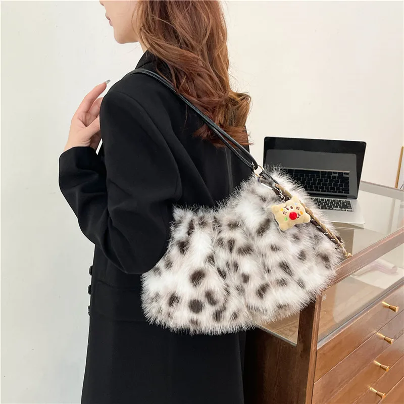 Fashion Plush Large-capacity Bag Women's 2024 Autumn and Winter New Shoulder Underarm Bag Mao Mao Tie-dye Commuter Messenger Bag