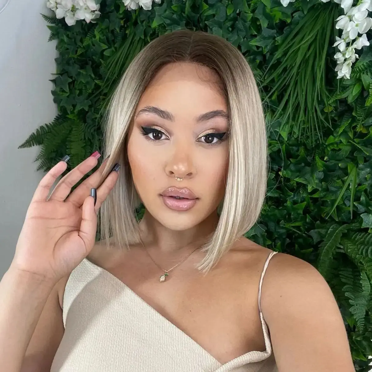 

12”Bob Ash Blonde Ombre Original Factory Cheap Wigs New Style Natural Straight Short Synthetic Lace Front Wigs With Dark Roots