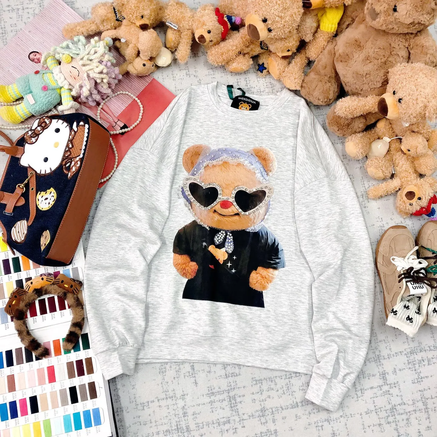Autumn New Korean Version Loose and Versatile Thin Cartoon Bear Printing Bead Design Round Neck Long Sleeve Sweater Women