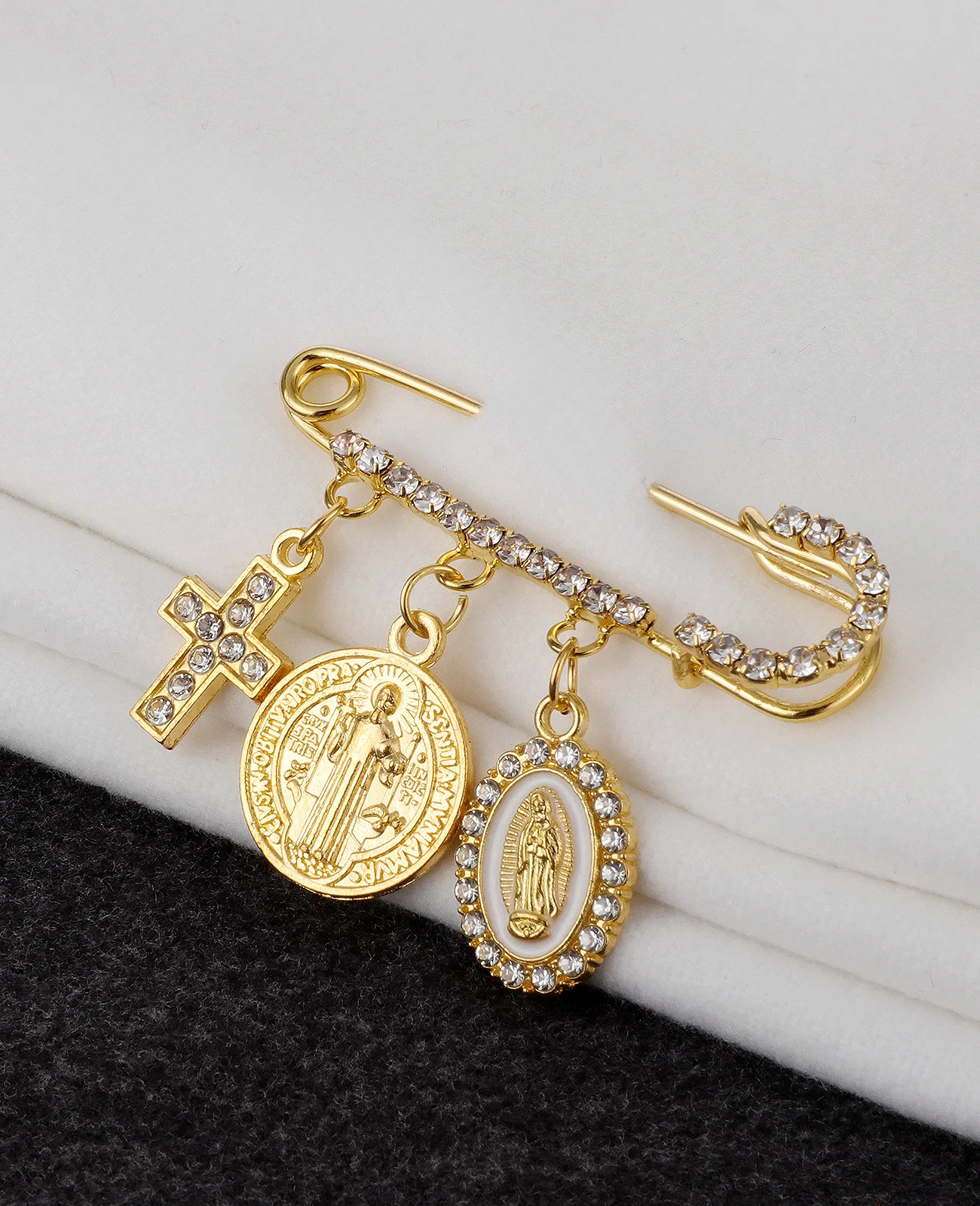 الكاثوليكية سانت بنديكت ميدالية مشبك ورق بروش سيدة غوادلوب الصليب سحر مشبك التلبيب دبوس سان بينيتو مجوهرات اكسسوارات