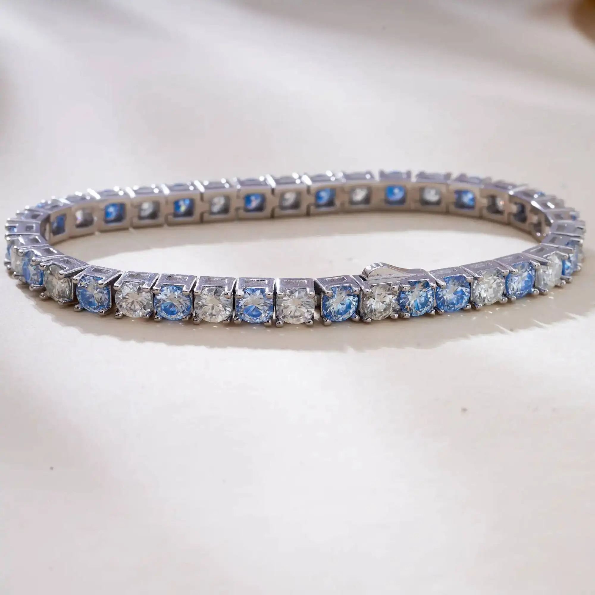 TY Moissanit-Tennisarmband, 925er Silber, versteckter Verschluss, GRA-zertifizierter Labordiamant, 18 Karat Hochzeitsarmbänder für Damen und Herren – Detail 15
