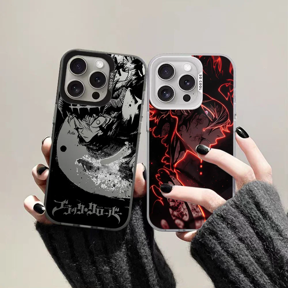 أستا كارتون B- حافظة هاتف بلاك كلوفر لهاتف آيفون 16 15 14 13 12 11 برو ماكس بلس غطاء خلفي فضي مقاوم للصدمات