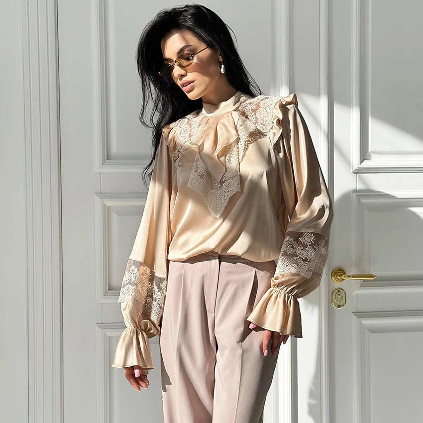 

Linad Элегантная черная атласная женская блузка с оборками, осенние сексуальные кружевные рубашки с расклешенными рукавами, уличные шикарные белые топы с вырезами, женские 2025