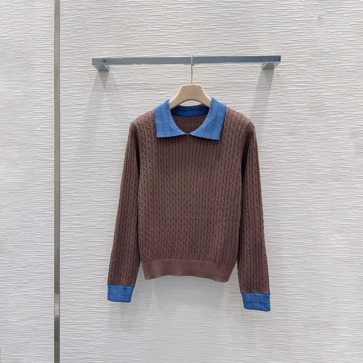2026 high-quality women's color contrast plaid lapel Fried Dough Twists knitwear--26922160
