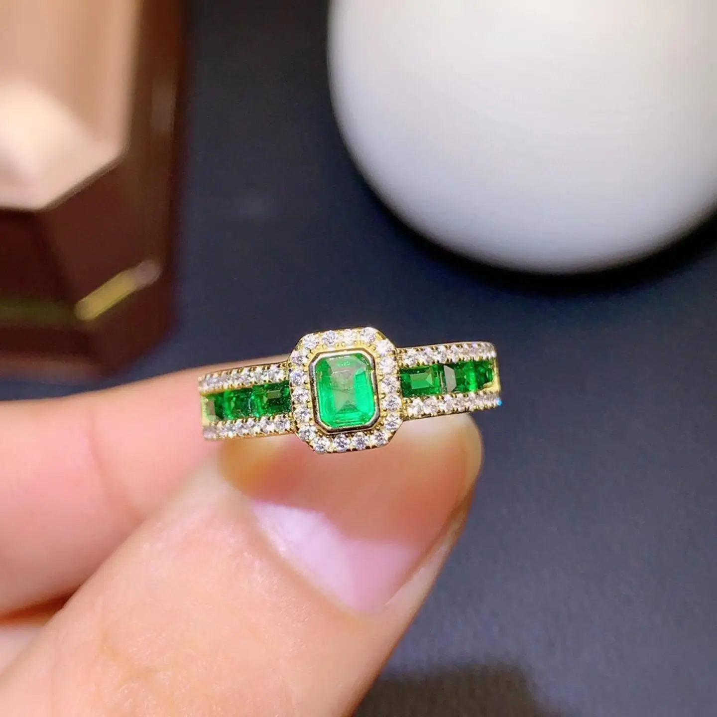 

Luxury Open Ring for Women Imitation Natural Colombian Emerald Color Gem Ring Titanium Steel Fashion Jewelry out