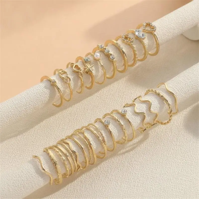 28Pcs Fashion Crystal Heart Geometric Knuckle Rings Set for Women Non-fading Alloy Finger Rings for Travel Street Wear