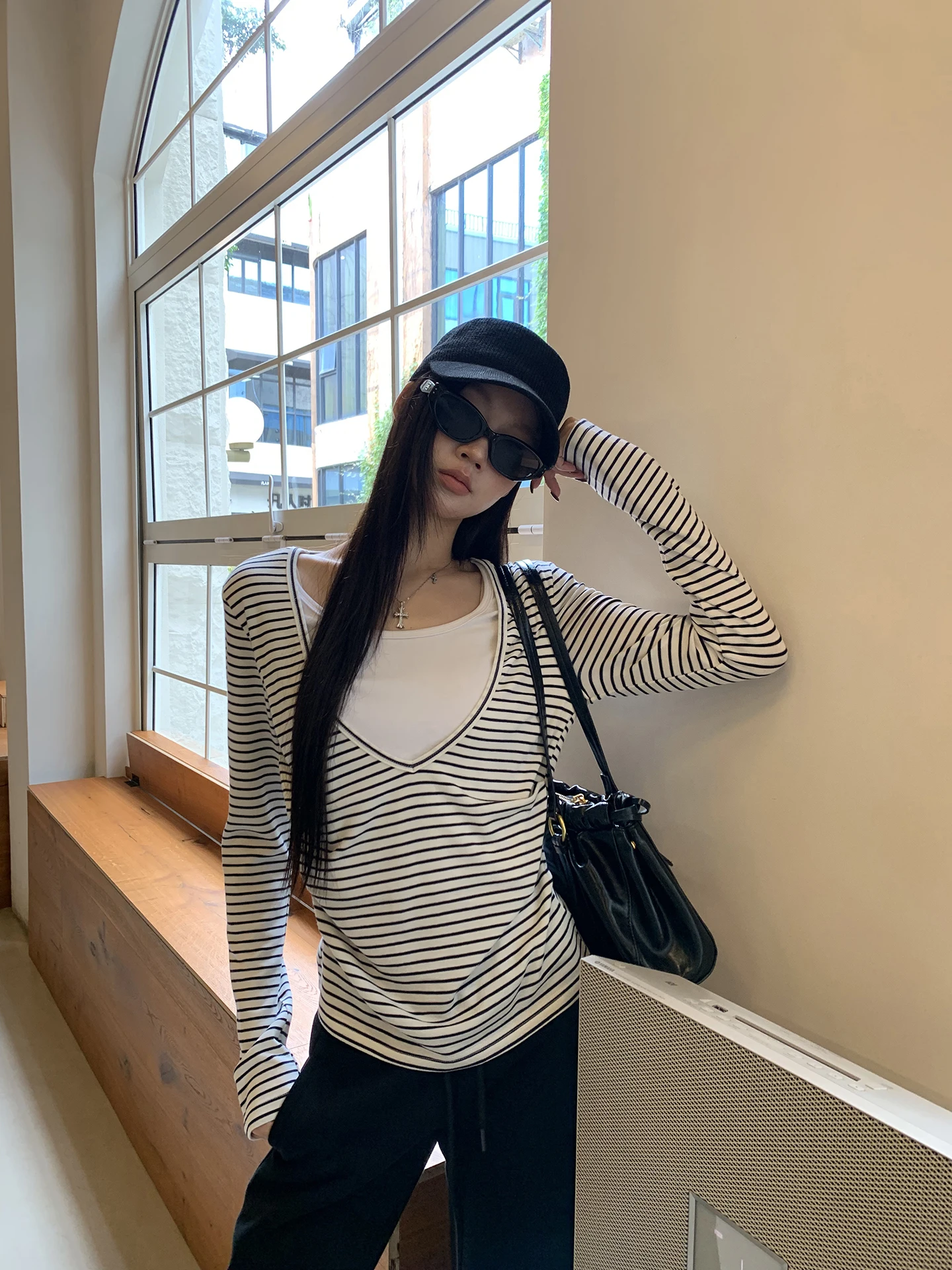 

Red Celebri Long Sve Stripe T-irt Women's Early Autumn Base irt Light Maturi Good Looking Casual Faion Top