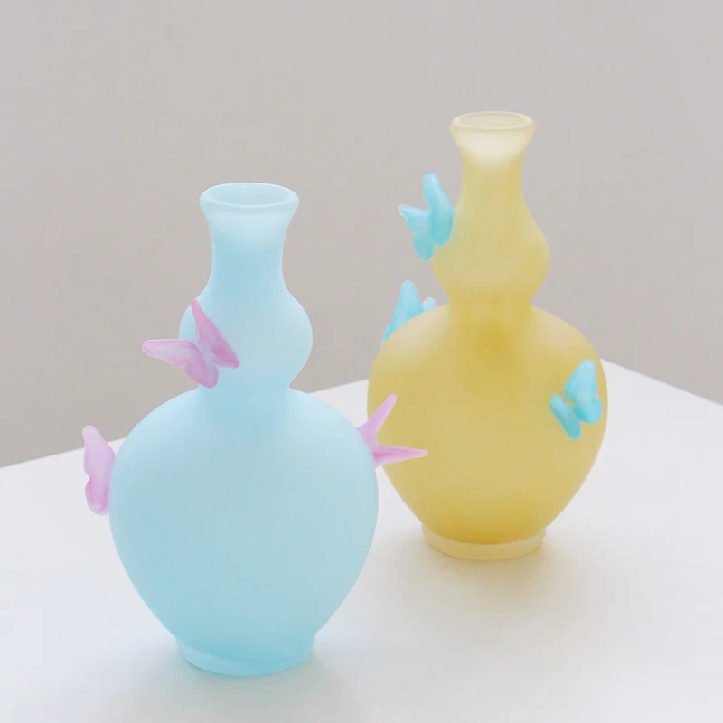 Relief Butterfly Glass Vase Gourd-shaped Flower Vase Flower Arrangement Accessories Hand-simulated Butterfly Terrarium Flowerpot