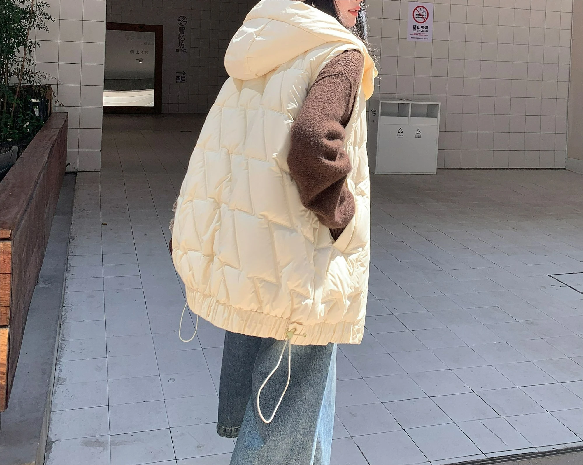 Chaleco de algodón a la moda Otoño Invierno 2025 nuevo chaleco con capucha Chaqueta de algodón suelta versátil