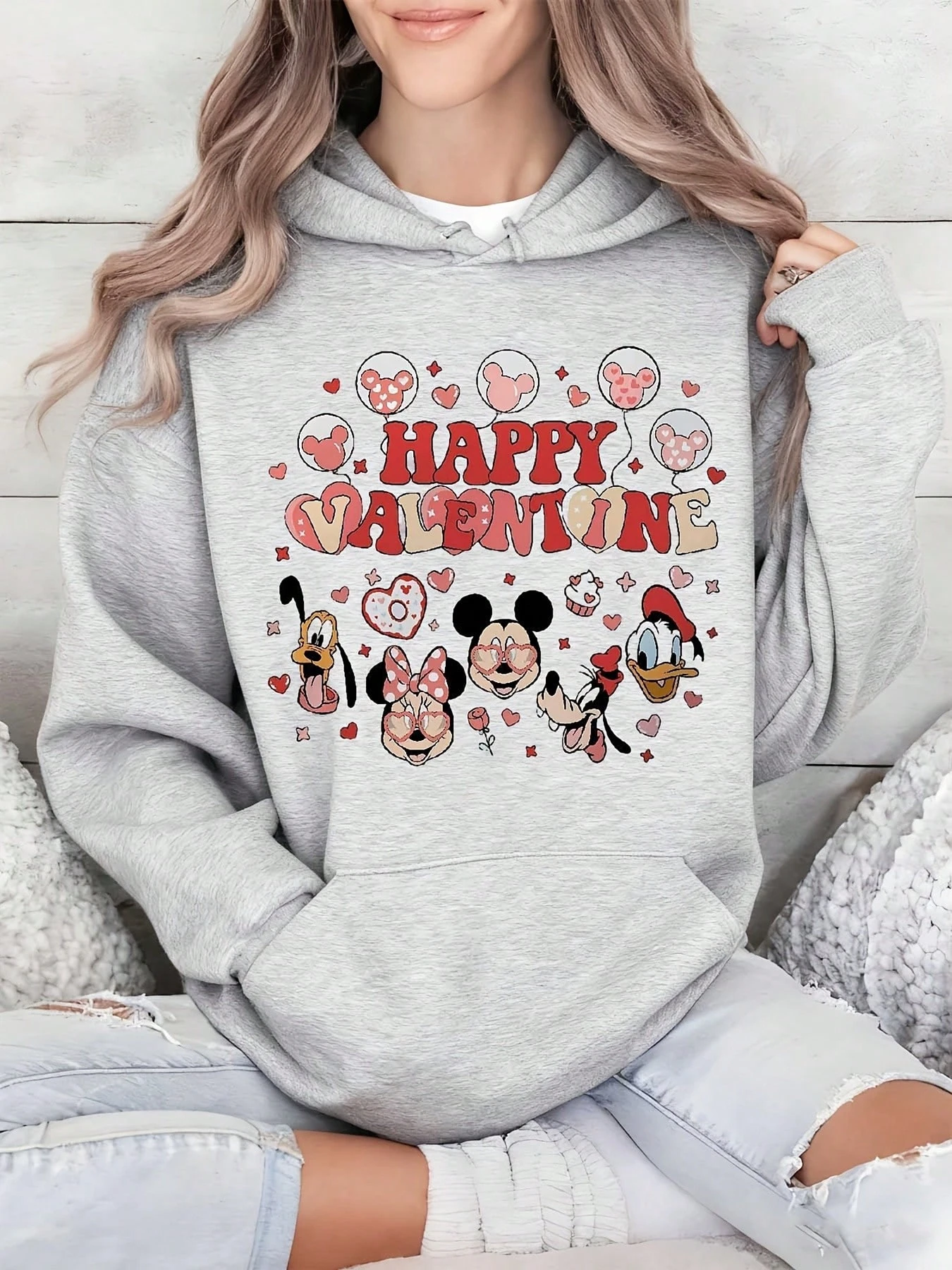 

Женская хлопковая флисовая толстовка с капюшоном Disney: Микки, Минни, Плуто, Дональд, Дейзи. Светло-серая, с принтом: персонажи, сердца, воздушные шары, пончики. Свободный крой.